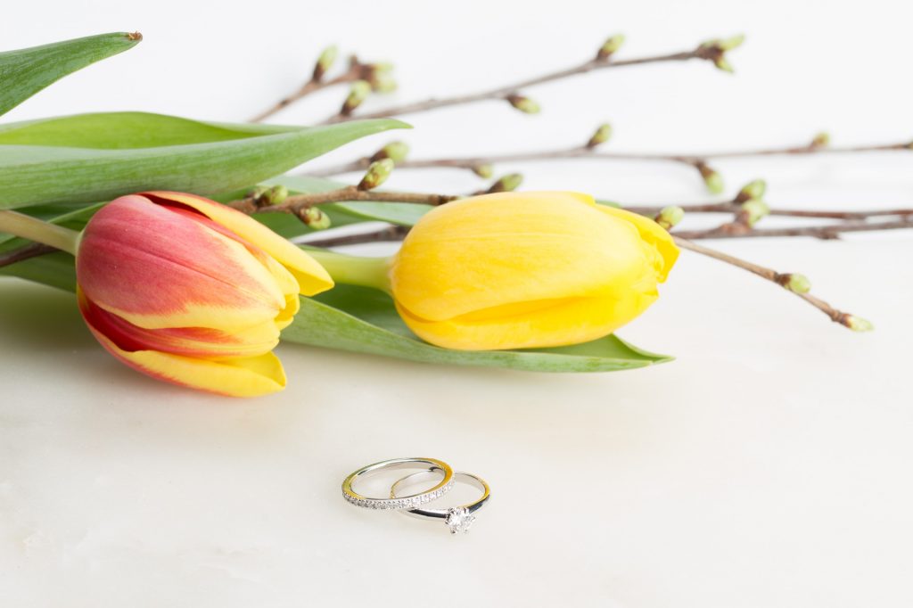 Äitienpäivän värikäs historia ja ylelliset lahjavinkit äidille