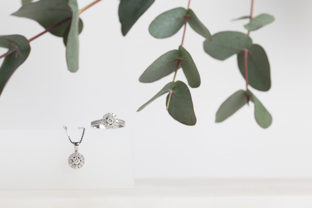 Korujen puhdistus ja hoito-ohjeet: Näin huollat korusi oikein