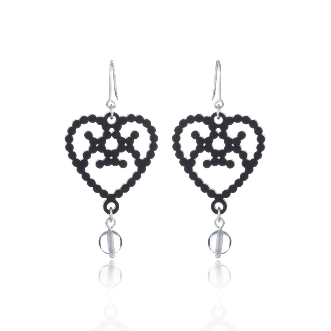 Lumoava Helmi Puukorvakorut Musta lumoava-helmi-puukorvakorut-musta