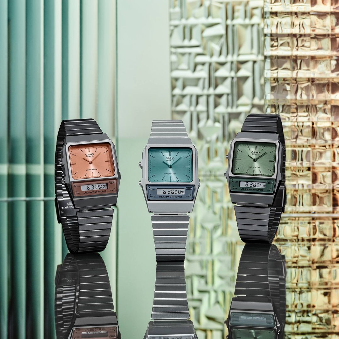 Casio AQ-800ECGG-3AEF anadigi-rannekello harmaalla rannekkeella ja vihreällä kellotaululla