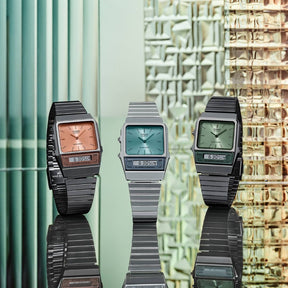 Casio AQ-800ECGG-3AEF anadigi-rannekello harmaalla rannekkeella ja vihreällä kellotaululla