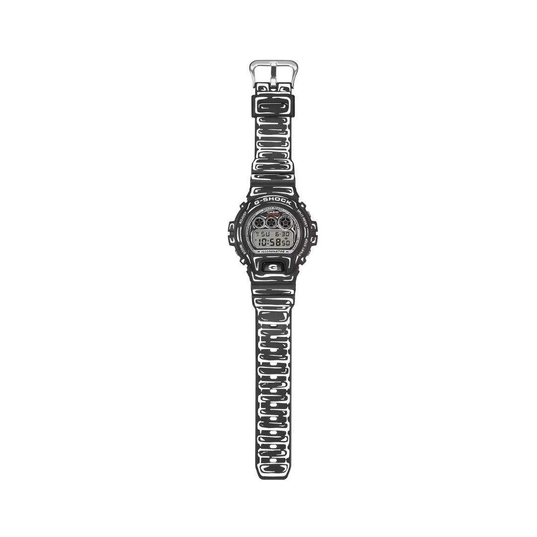 Casio G-Shock DW-6900JV-1ER musta digitaalinen rannekello valkoisilla yksityiskohdilla