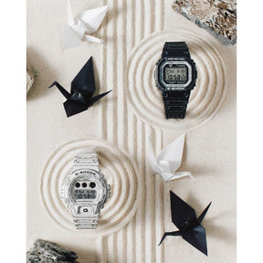 Casio G-Shock DW-6900RGM-5ER vaalea digitaalinen rannekello origami-henkisellä kuvioilla