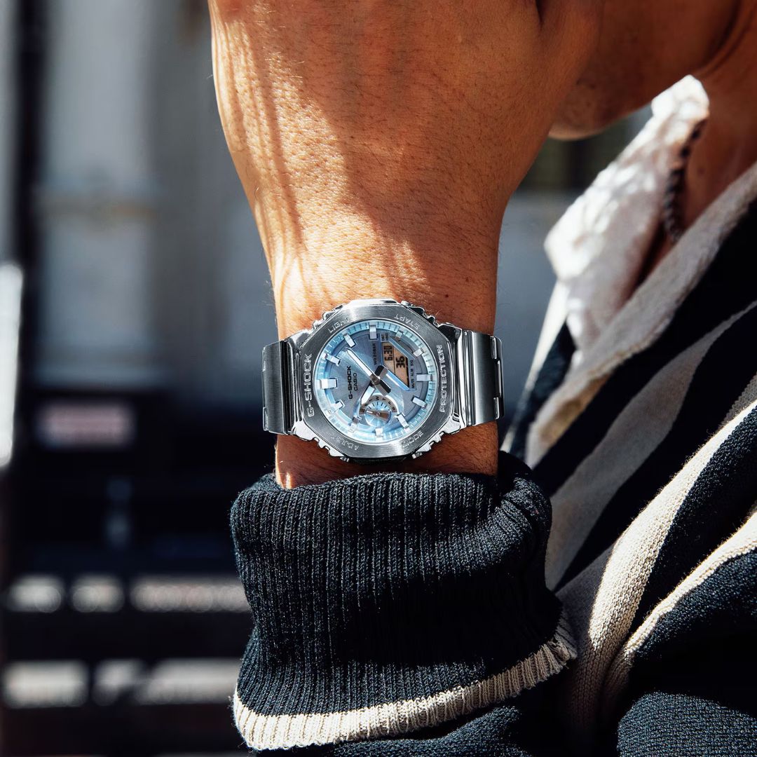 Casio G-Shock GM-2110D-2AER rannekello, vaaleansininen taulu