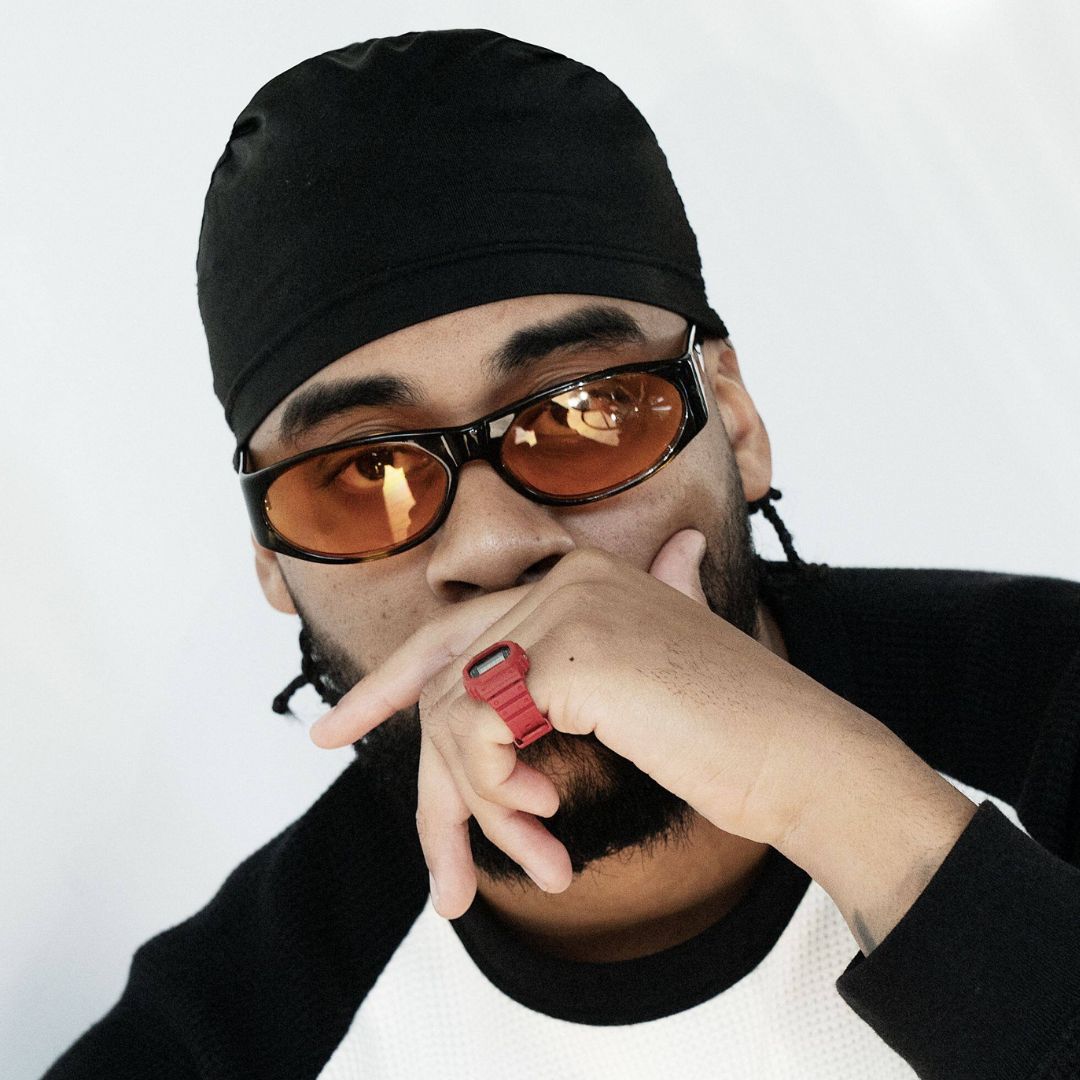 Casio G-Shock Nano DWN-5600-4ER sormuskello punaisella rannekkeella