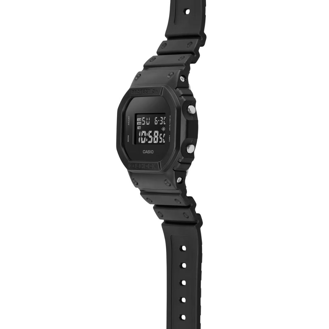 Casio G-Shock DW-5600UBB-1 rannekello