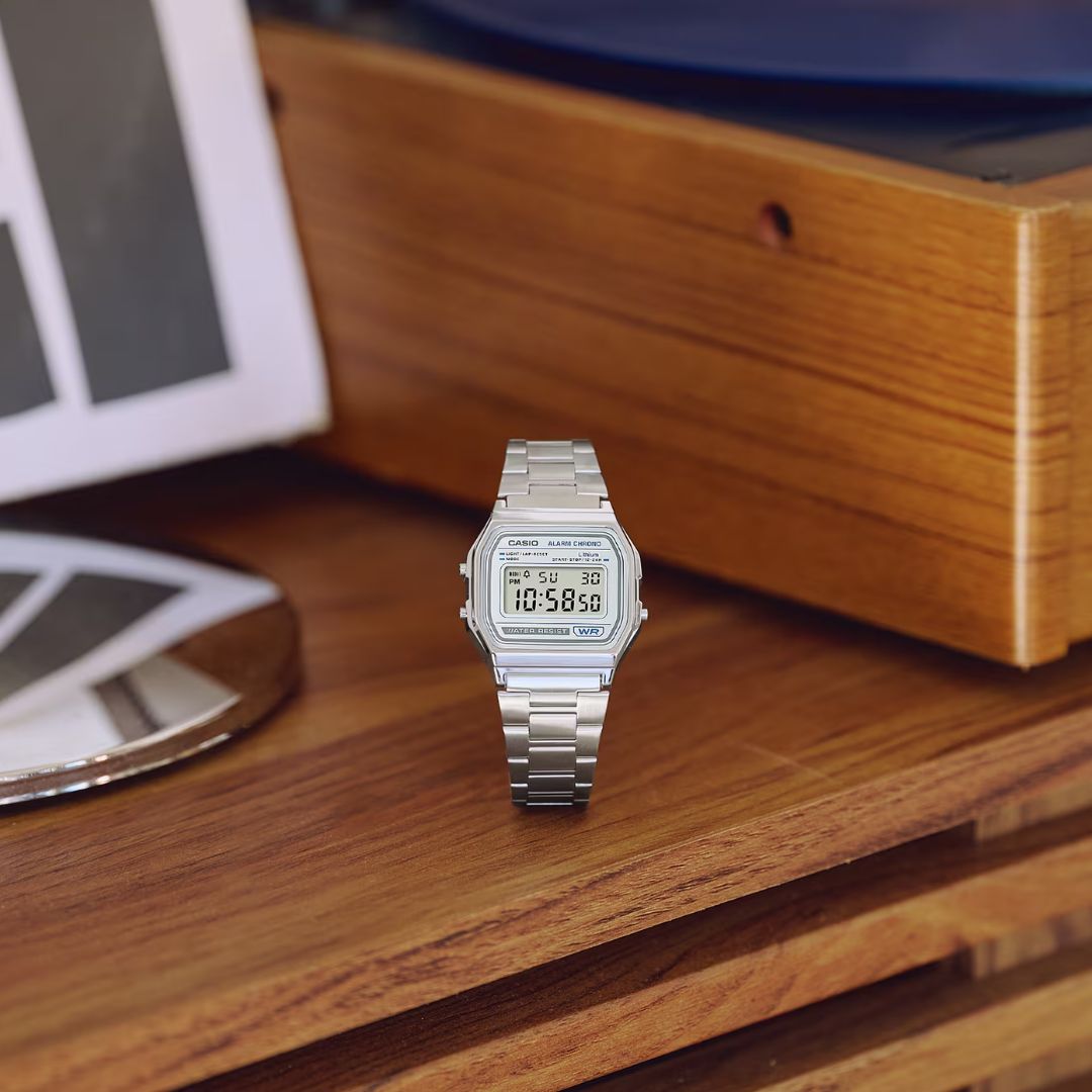 Casio Vintage A158WEA-7EF rannekello, hopeanvärinen ranneke ja kellotaulu