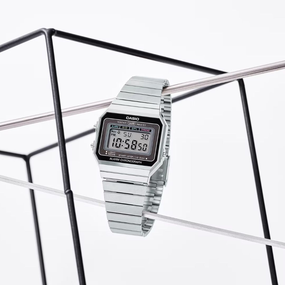 Casio Vintage A700WE-1AEF rannekello, hopeanharmaa ranneke ja kuori