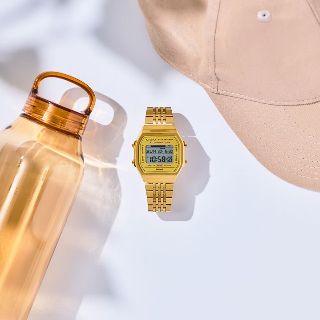 Casio Vintage ABL-100WEG-9AEF rannekello askelmittarilla ja kullanvärisellä rungolla