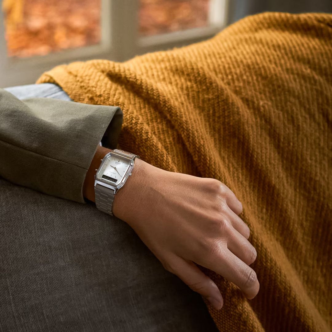Casio Vintage AQ-230A-7AMQYES rannekello miehen ranteessa