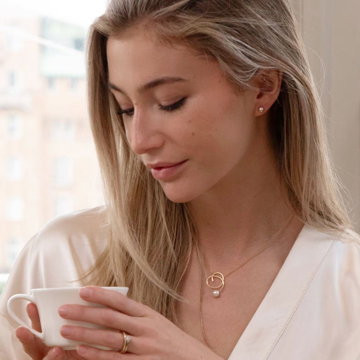 Efva Attling Little Curly Pearly kaulakoru, keltakulta ja makeanvedenhelmi