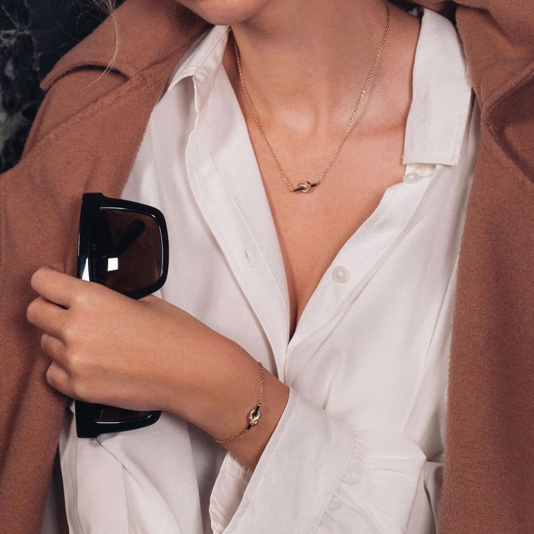 Efva Attling Love Knot & Stars kaulakoru, keltakultaa 0.07 ct timanteilla