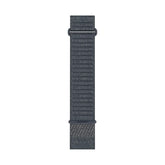 Garminin graniitinsininen 26 mm QuickFit-kangasranneke, tumma tekstiilipinta ja metallinen kiinnityslenkki.