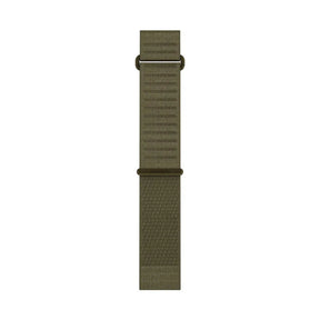 Garminin armeijanvihreä lyhyt 22 mm kangasranneke QuickFit pikalukituksella valkoisella taustalla