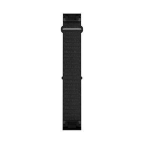 Musta Garminin 22 mm QuickFit kangasranneke lyhyenä mallina suorana valkoista taustaa vasten
