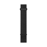 Garminin musta pitkä kangasranneke metallisoljella ja QuickFit kiinnityksellä eroteltuna valkoista taustaa vasten