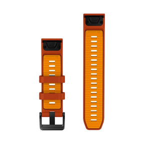 Garmin QuickFit silikoniranneke tiilenpunaisilla reunoilla, oranssilla keskiosalla ja mustalla soljella