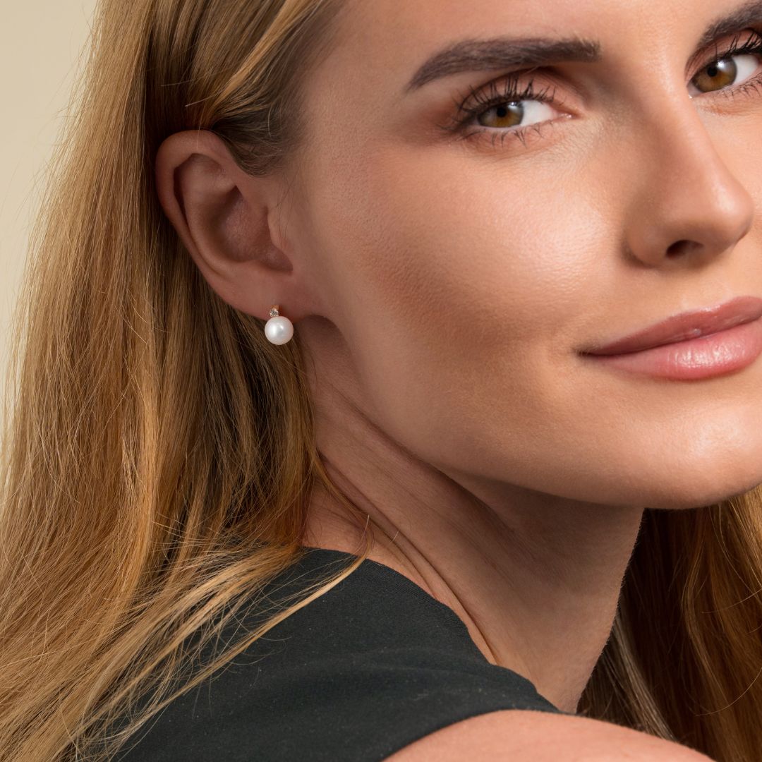 Kultaiset helmikorvakorut aidoilla makeanveden helmillä ja zirkoniakivellä, 14K keltakulta