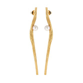 Lumoava Uoma korvakorut Akoya-helmellä, pitkä, keltakullattua hopeaa