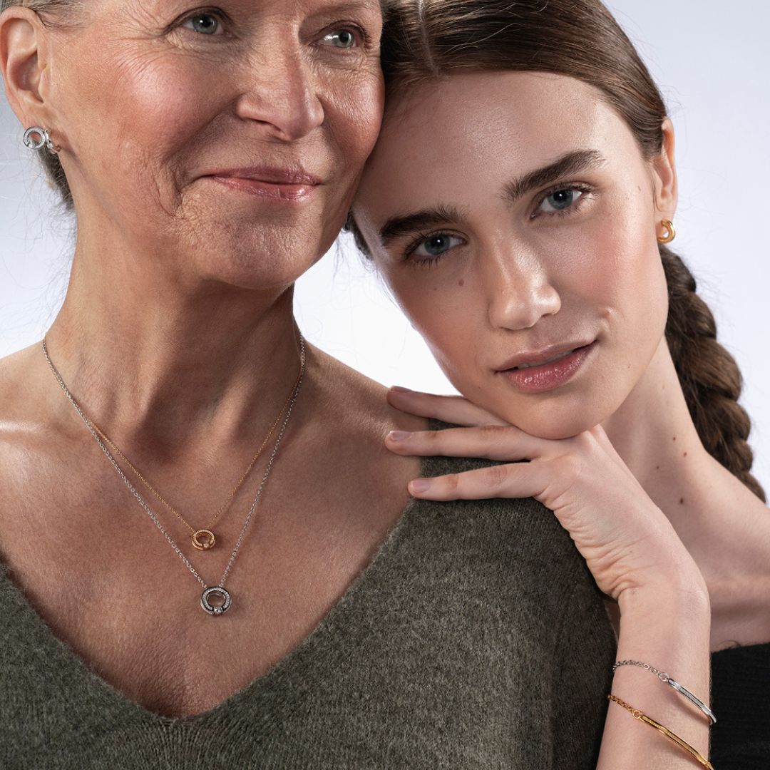 Lumoava Aina korvakorut, keltakultaa laboratiotimanteilla L74259790000