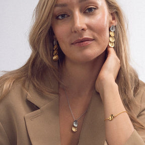 Lumoava Lily korvakorut, 4 palaa, hopeaa ja keltakullattua hopeaa