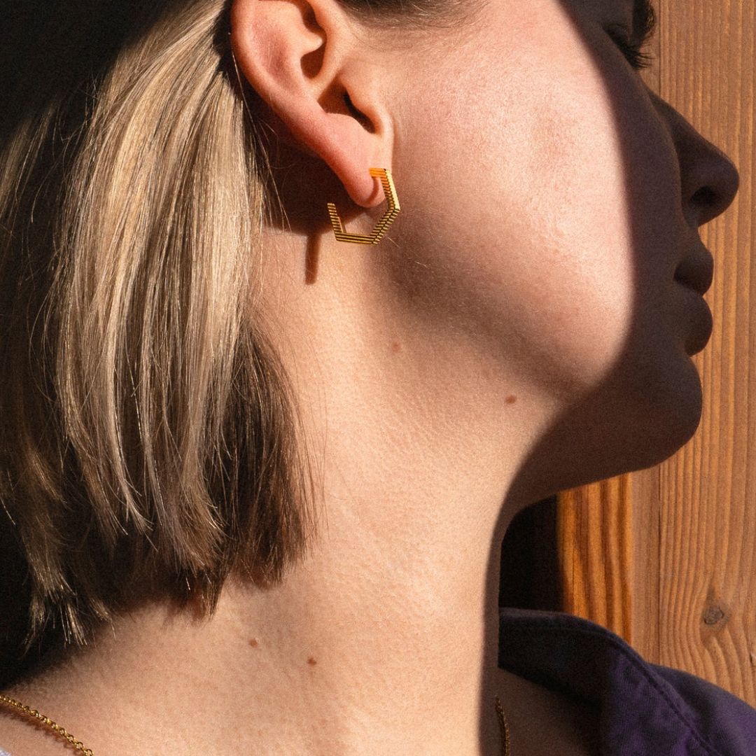 Lumoava Studio Honey Trap korvakorut, hopeanväriseksi rodinoitu pronssi, LS54260400000