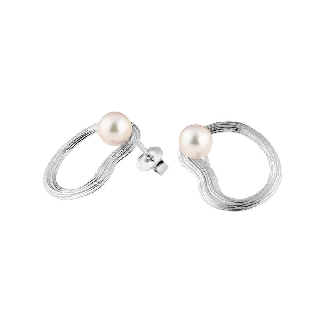 Lumoava Uoma korvakorut Akoya-helmellä, hopeaa