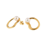 Lumoava Uoma korvakorut Akoya-helmellä, keltakullattua hopeaa