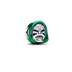 Pandora hopeinen Doctor Doom hela vihreällä emalilla ja hopeisilla kasvonpiirteillä