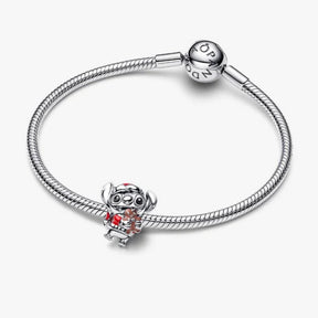 Pandora hopeinen Disney Stitch Holiday hela rannekorussa, tonttupukuinen Stitch pitelee pientä piparkakkua