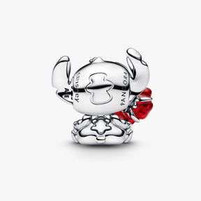 Pandoran hopeinen Disney Stitch hela, jossa Stitch pitelee punaista Murano lasiruusua.