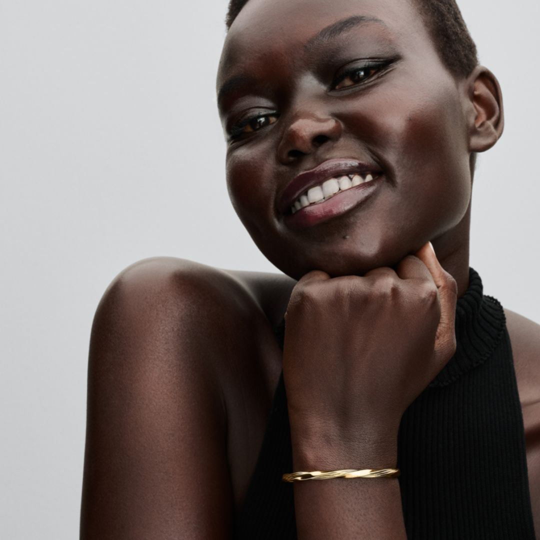 Pandora Essence Twisted Open Bangle rannekoru, keltakullattu, 563869C00