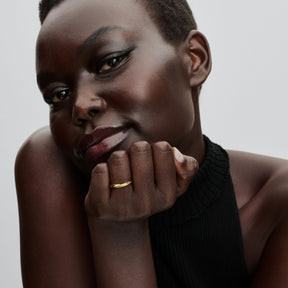 Pandora Essence Twisted sormus, keltakullattu, 163888C00