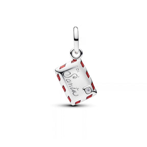 Pandora hopeinen Santa Letter Dangle hela, jossa lukee to Santa ja jota koristavat punaiset yksityiskohdat.