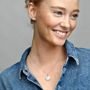 Pandora Moments Engravable Round Tag riipus, hopea, 398610C00