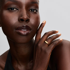 Pandora Moments Engravable sormus, keltakullattu, 163986C00