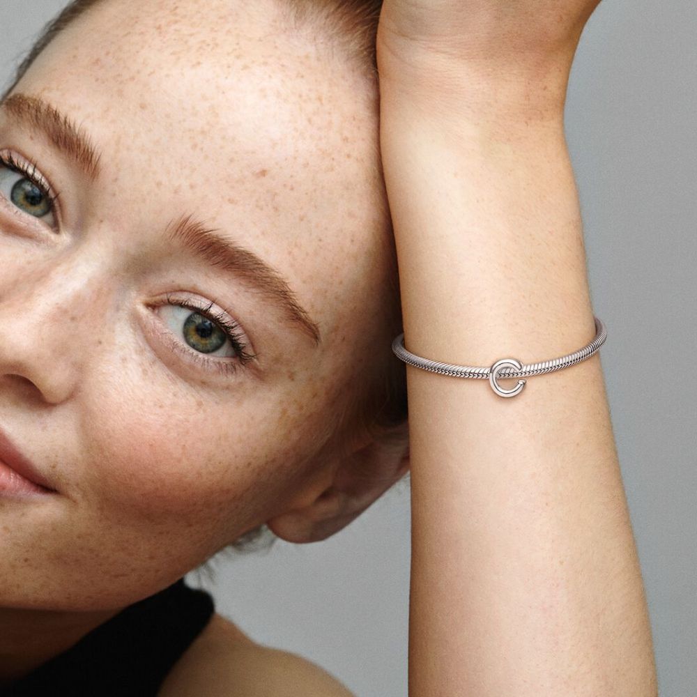 Pandora Moments kirjainhela C