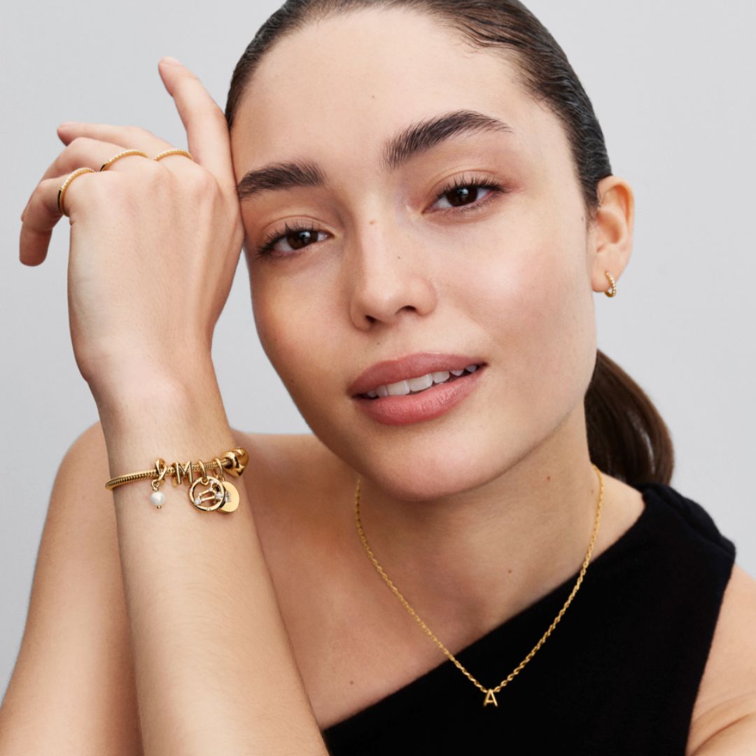 Pandora Moments Letter kirjainhelat A-Z, keltakullattu