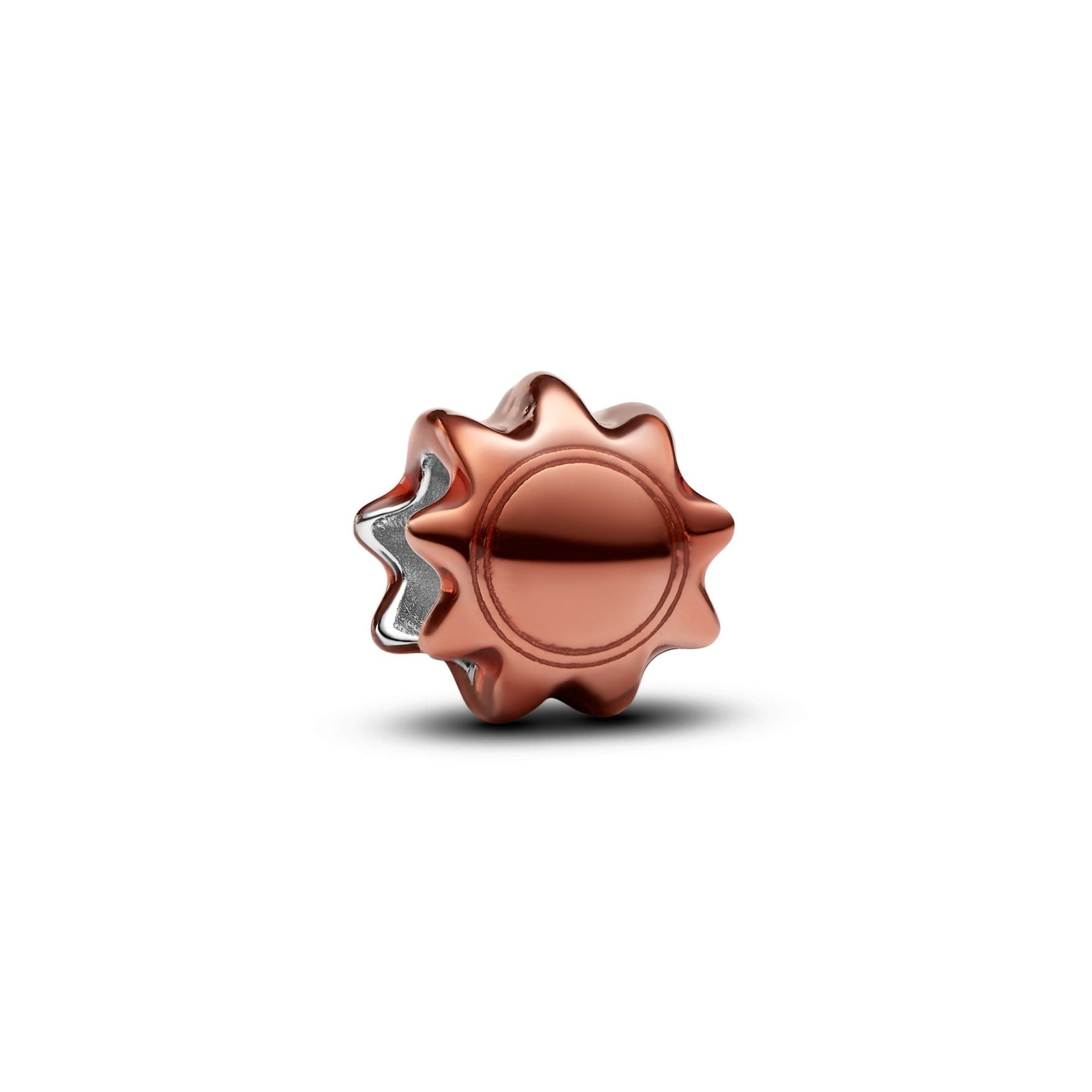 Pandora Moments hopeinen auringonmuotoinen hela kiiltävällä terrakotanvärisellä viimeistelyllä ja säteilevillä reunoilla
