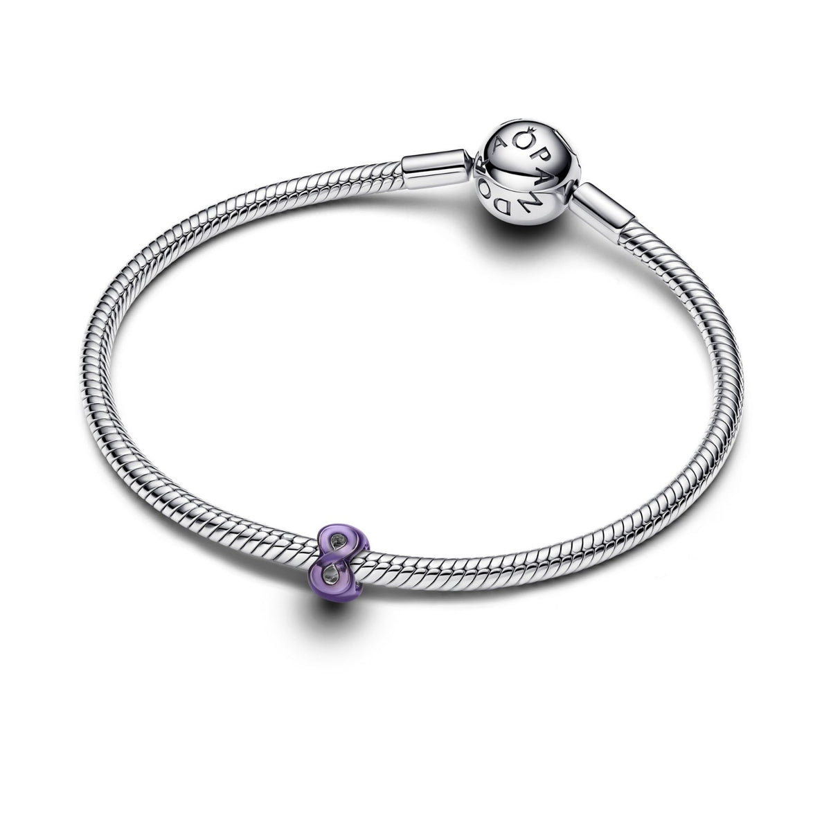 Pandora Moments hopeinen rannekoru violetilla äärettömyysaiheisella helalla valkoisella taustalla