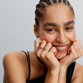 Pandora Moments Row of Hearts sormus, keltakullattu, 163427C00