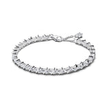 Pandora Moments hopeinen tennisrannekoru säihkyvillä kolmioksi hiotuilla zirkoneilla ja elegantilla lukolla