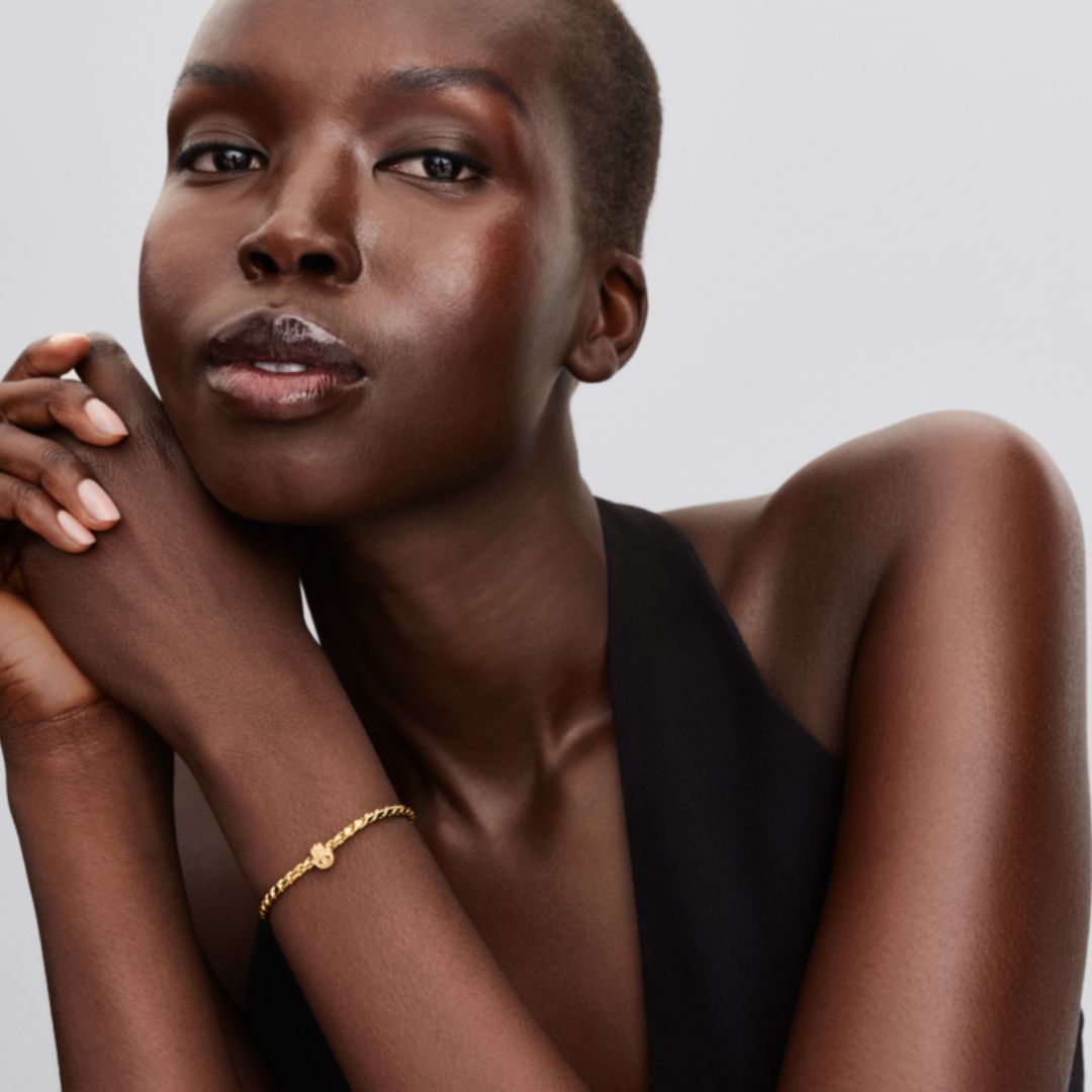 Pandora Moments Textured Hamsa Hand Mini hela, keltakullattu, 764042C00