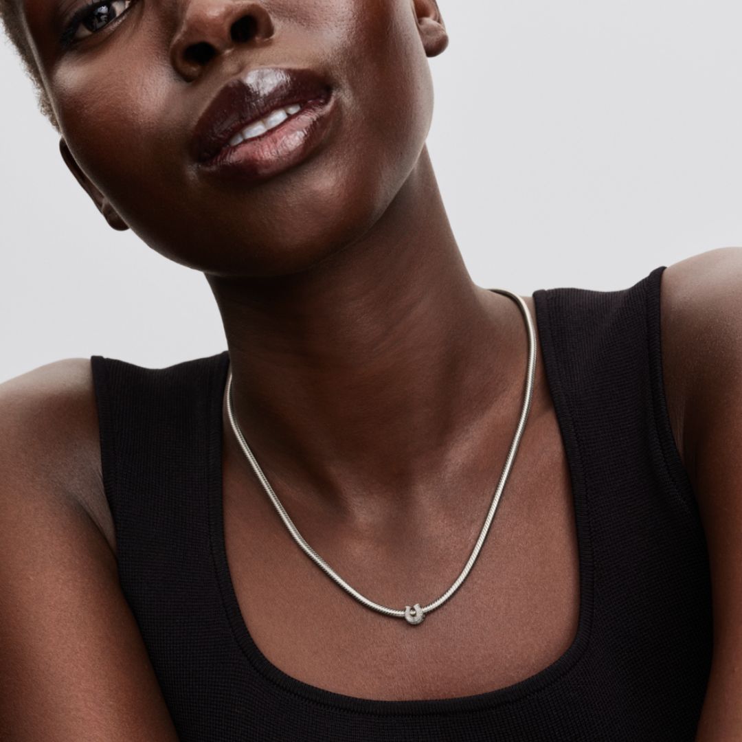 Pandora Moments Textured Horseshoe mini hela, hopea, 794056C00