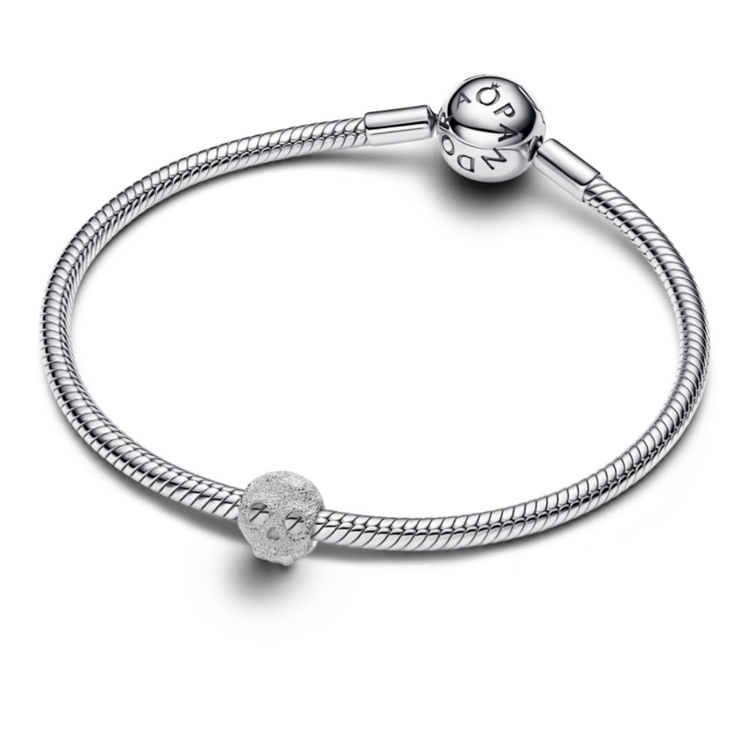 Pandora Moments Textured Skull mini hela, hopea, 794040C00