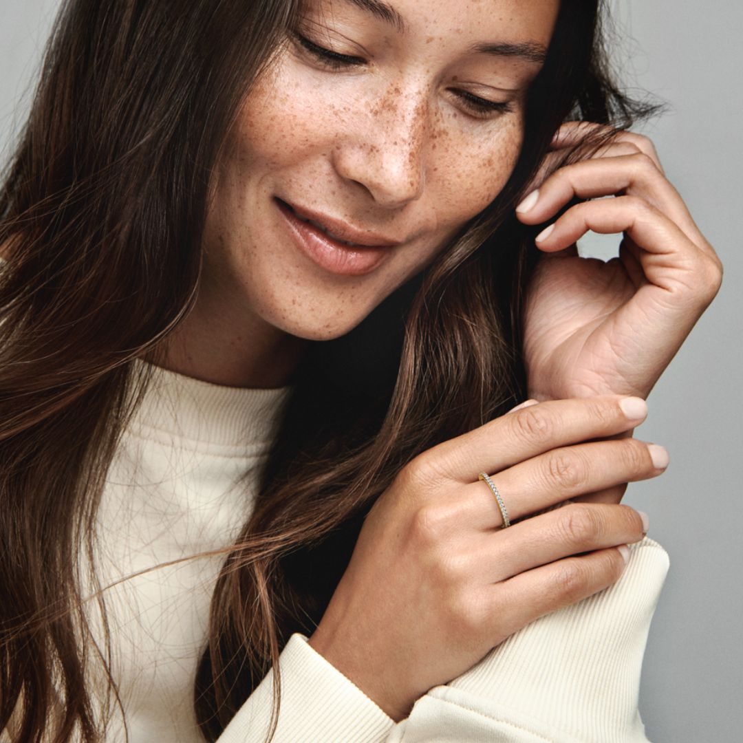 Pandora Timeless Sparkling Band sormus, keltakullattu, 162999C01