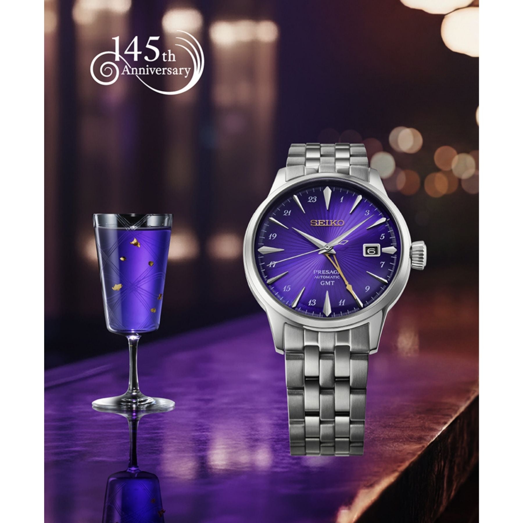 Seiko Presage automaattinen GMT rannekello violetilla kellotaululla ja teräsrannekkeella, cocktail-lasi taustalla