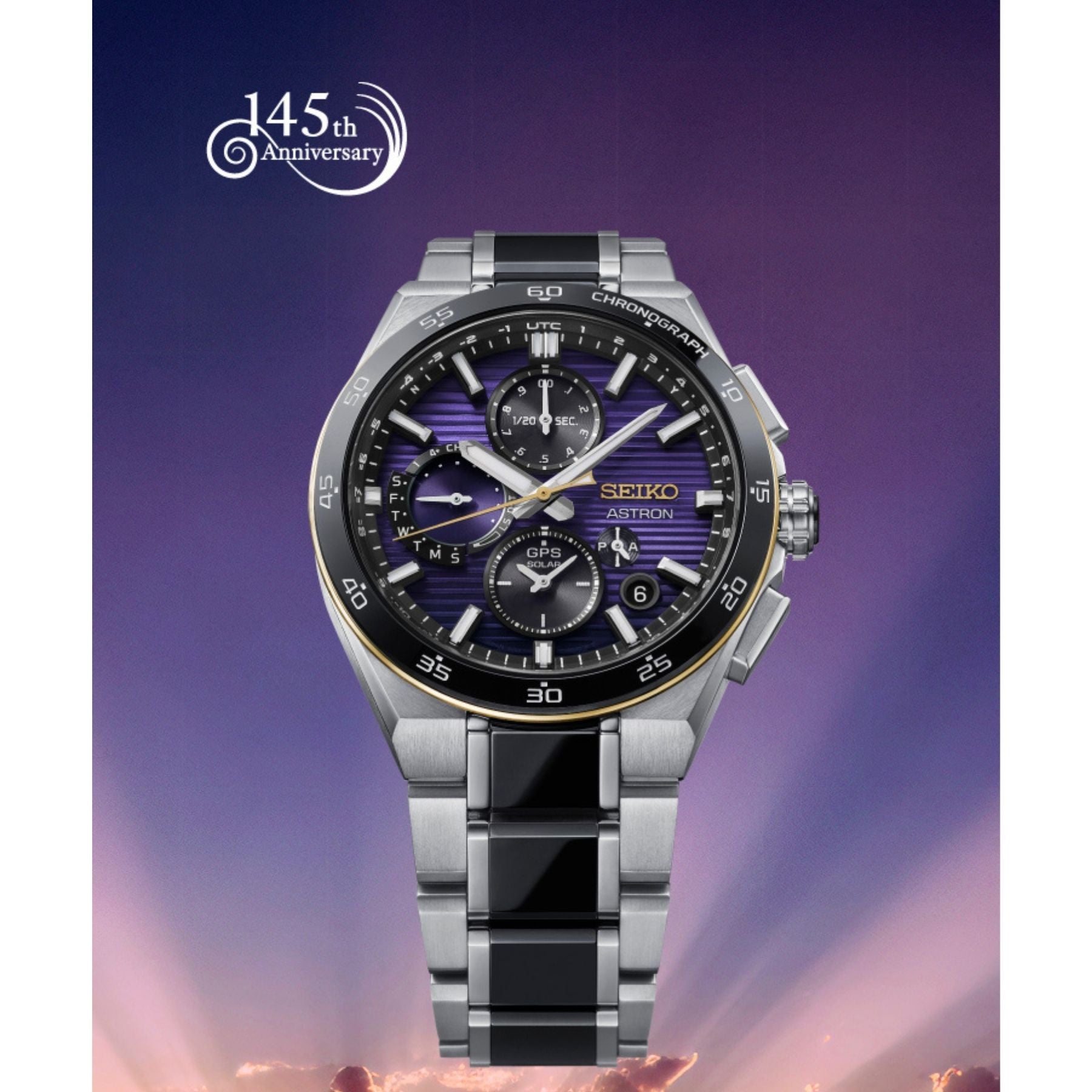 Seiko Astron rannekello tummalla kronografikellotaululla hopeanvärisellä teräsrannekkeella ja 145-vuotisjuhlan merkinnällä