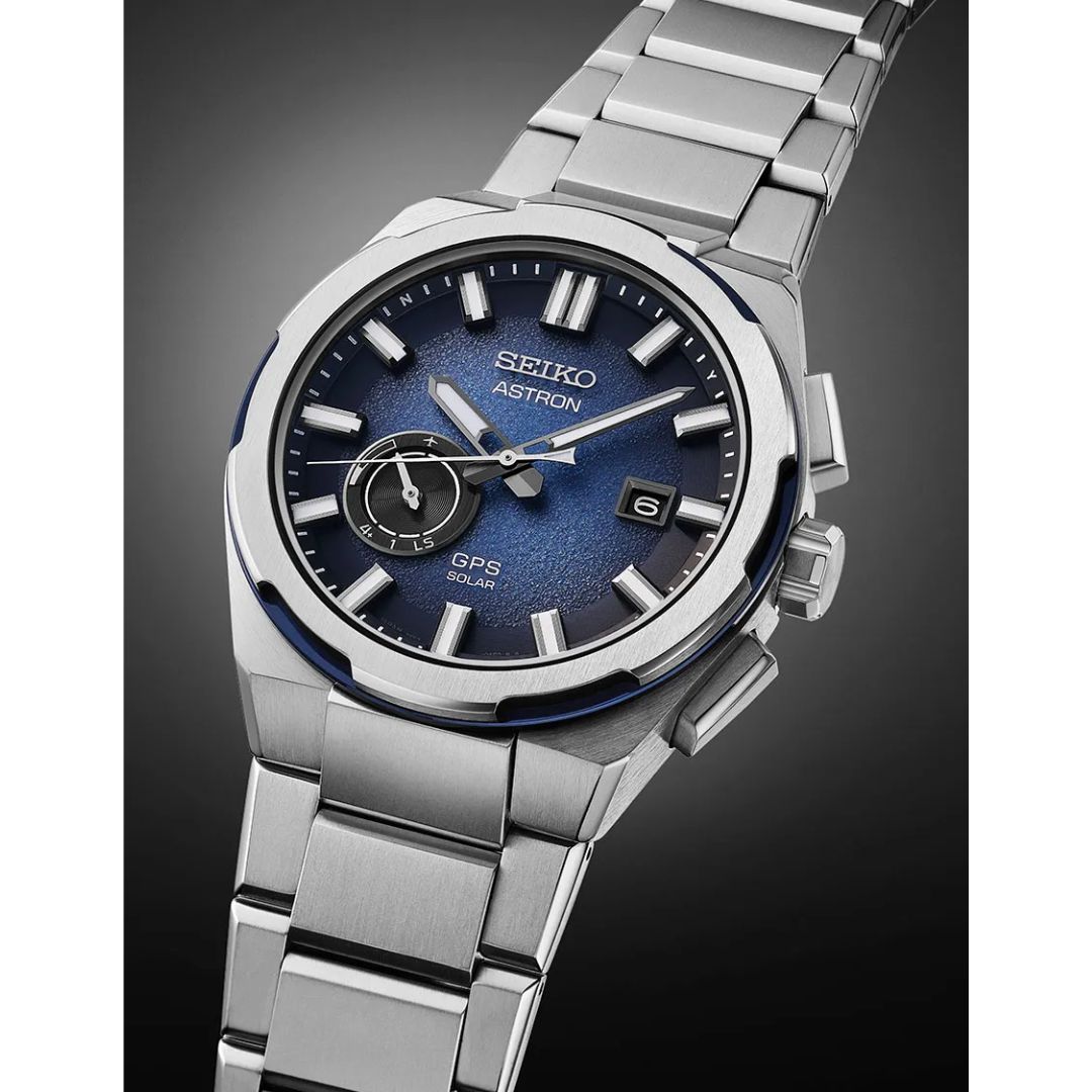 Seiko Astron GPS Solar SSJ023J1 rannekello sinisellä taululla