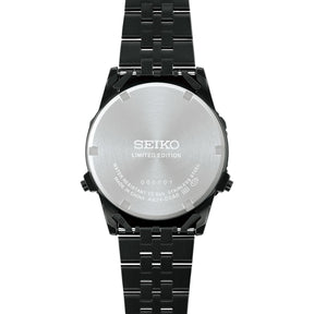 Seiko rannekellon takapuoli, harjattu teräksinen takakansi ja musta metalliranneke, Limited Edition merkintä näkyy keskellä